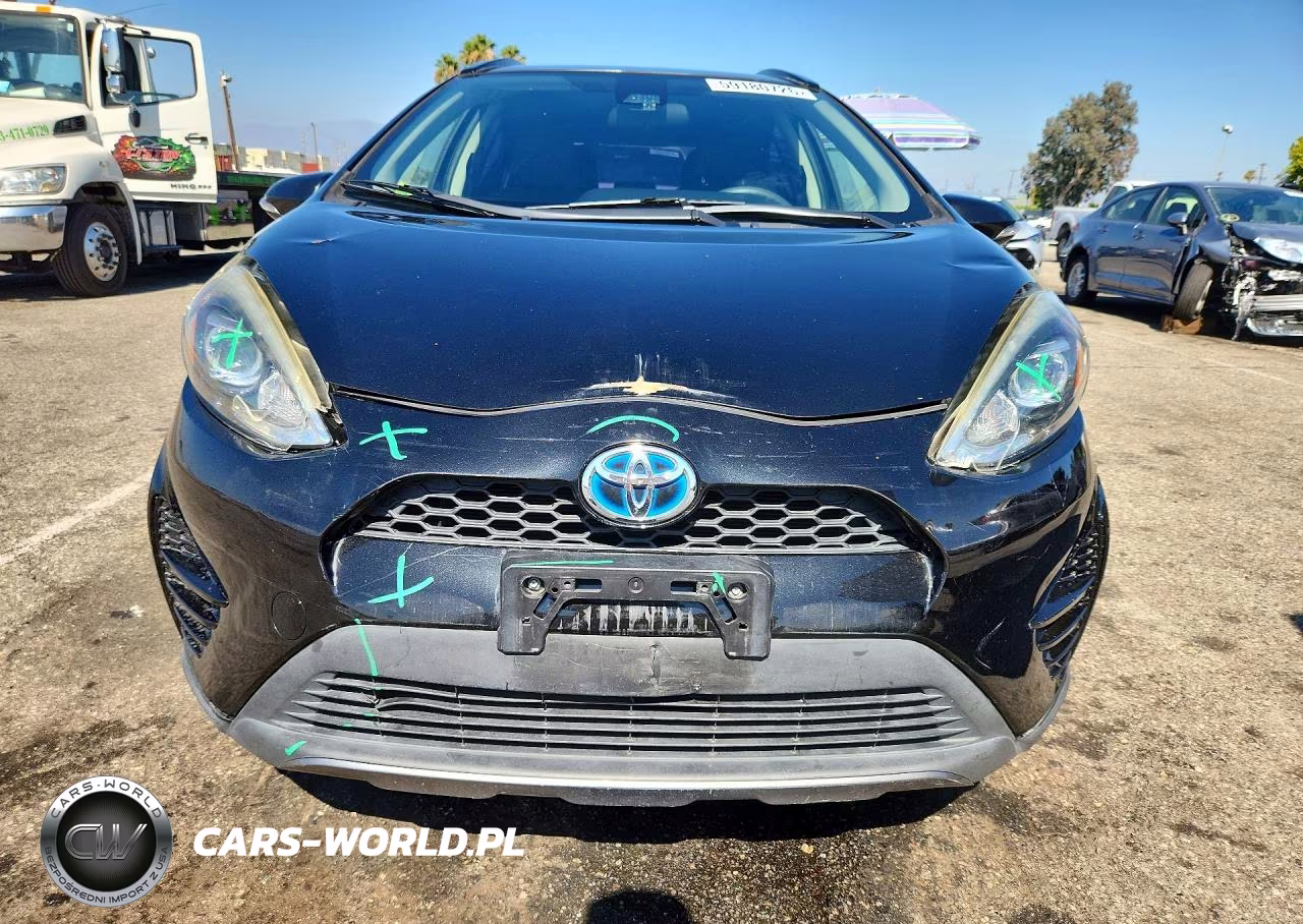 2018 Toyota Prius C Two VIN:JTDKDTB34J1611182 - 5