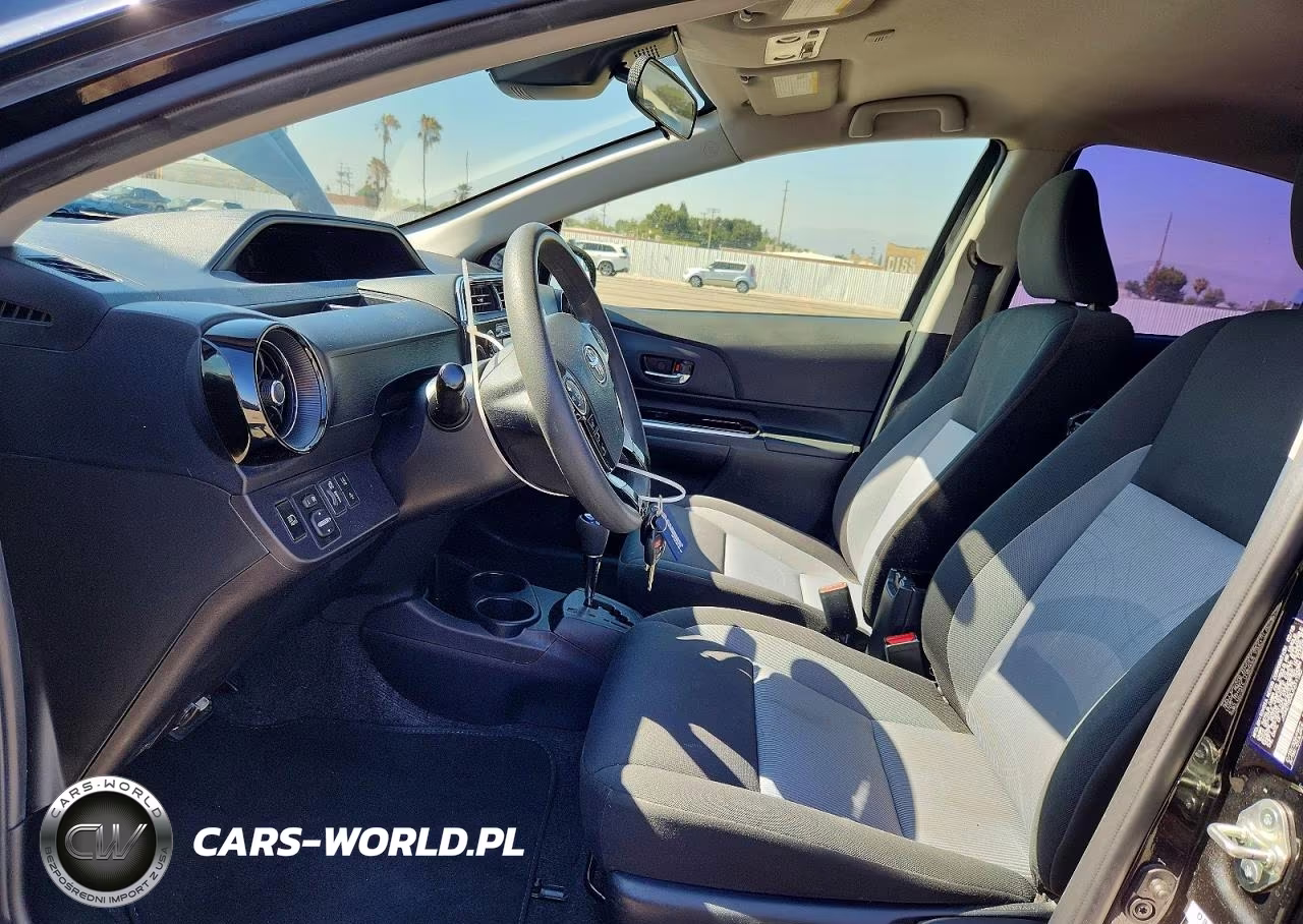 2018 Toyota Prius C Two VIN:JTDKDTB34J1611182 - 7