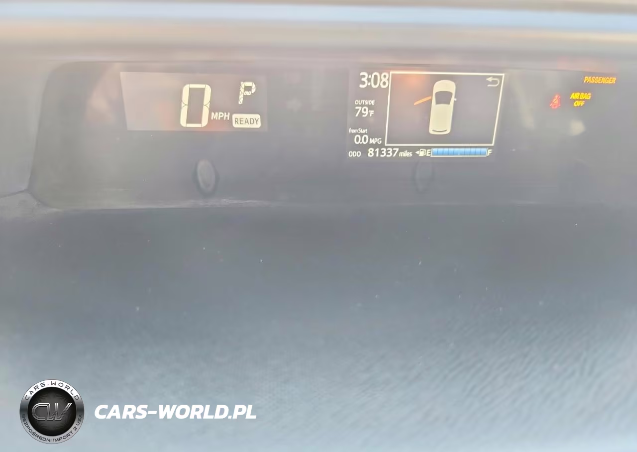 2018 Toyota Prius C Two VIN:JTDKDTB34J1611182 - 9