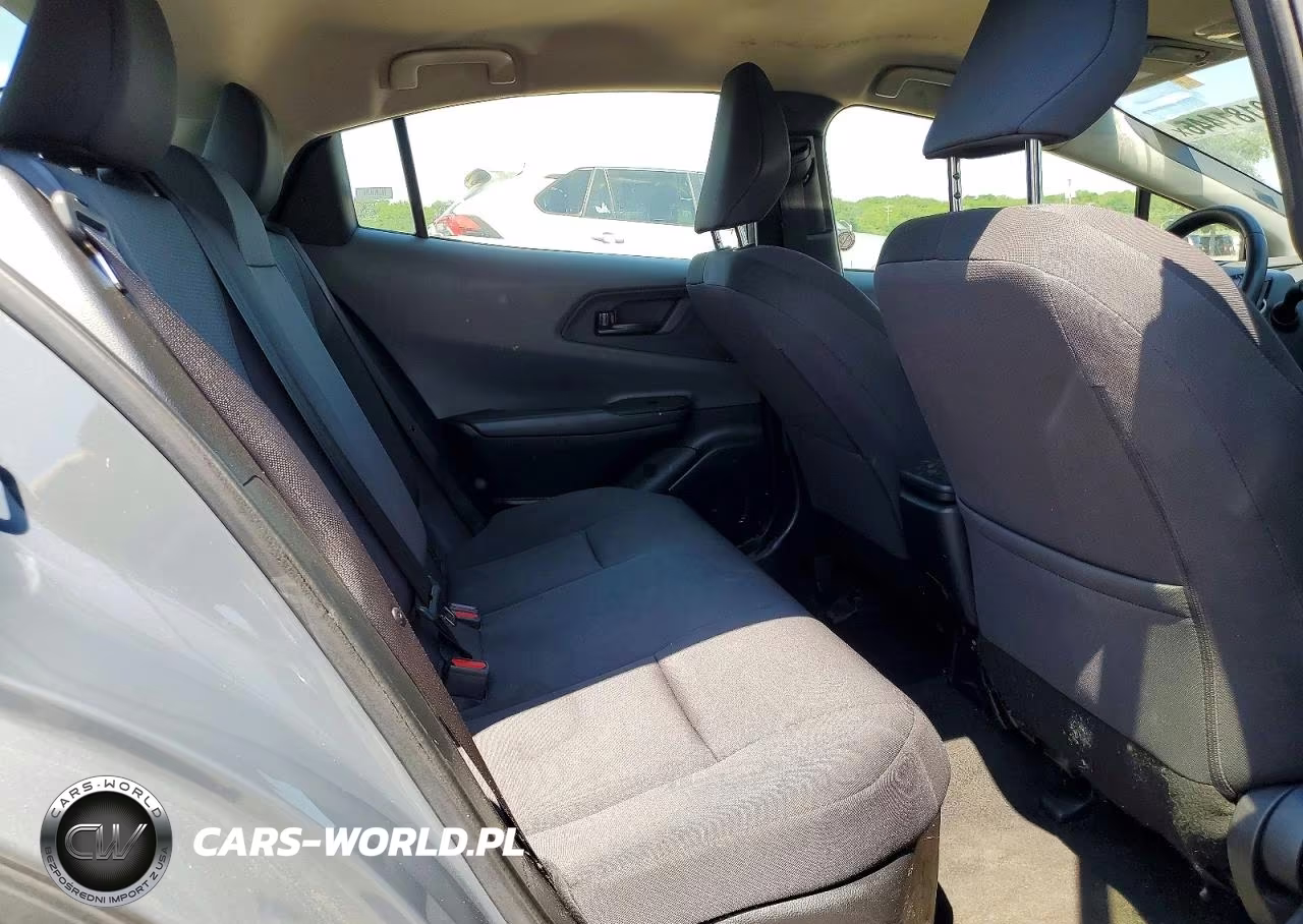 2024 Toyota Prius Le VIN:JTDACAAUXR3026376 - 10