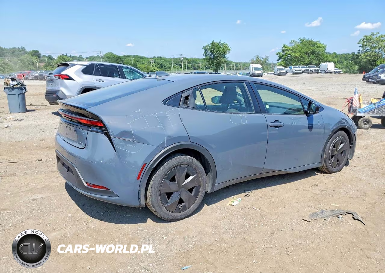 2024 Toyota Prius Le VIN:JTDACAAUXR3026376 - 3