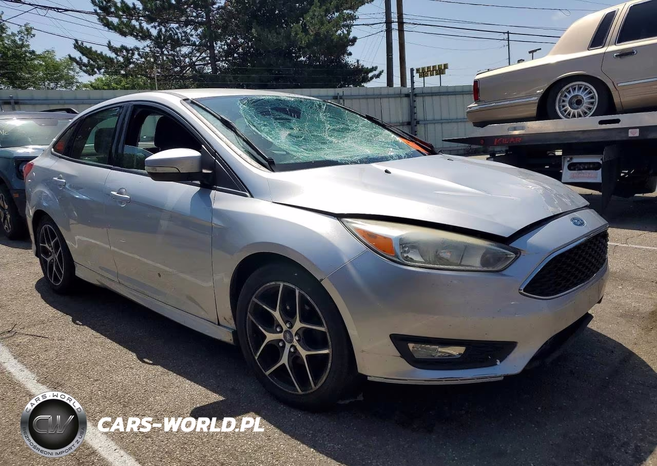 2015 Ford Focus Se VIN:1FADP3F25FL373961 - 4