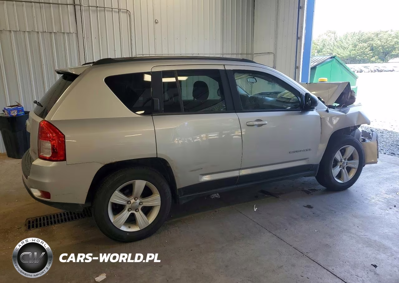 2012 Jeep Compass Latitude VIN:1C4NJDEB9CD692163 - 3