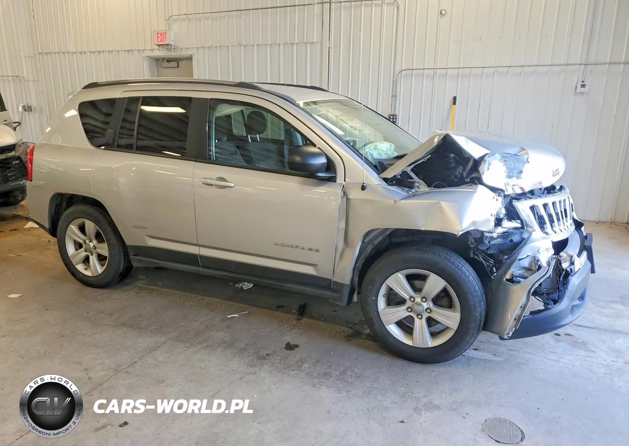 2012 Jeep Compass Latitude VIN:1C4NJDEB9CD692163 - 4