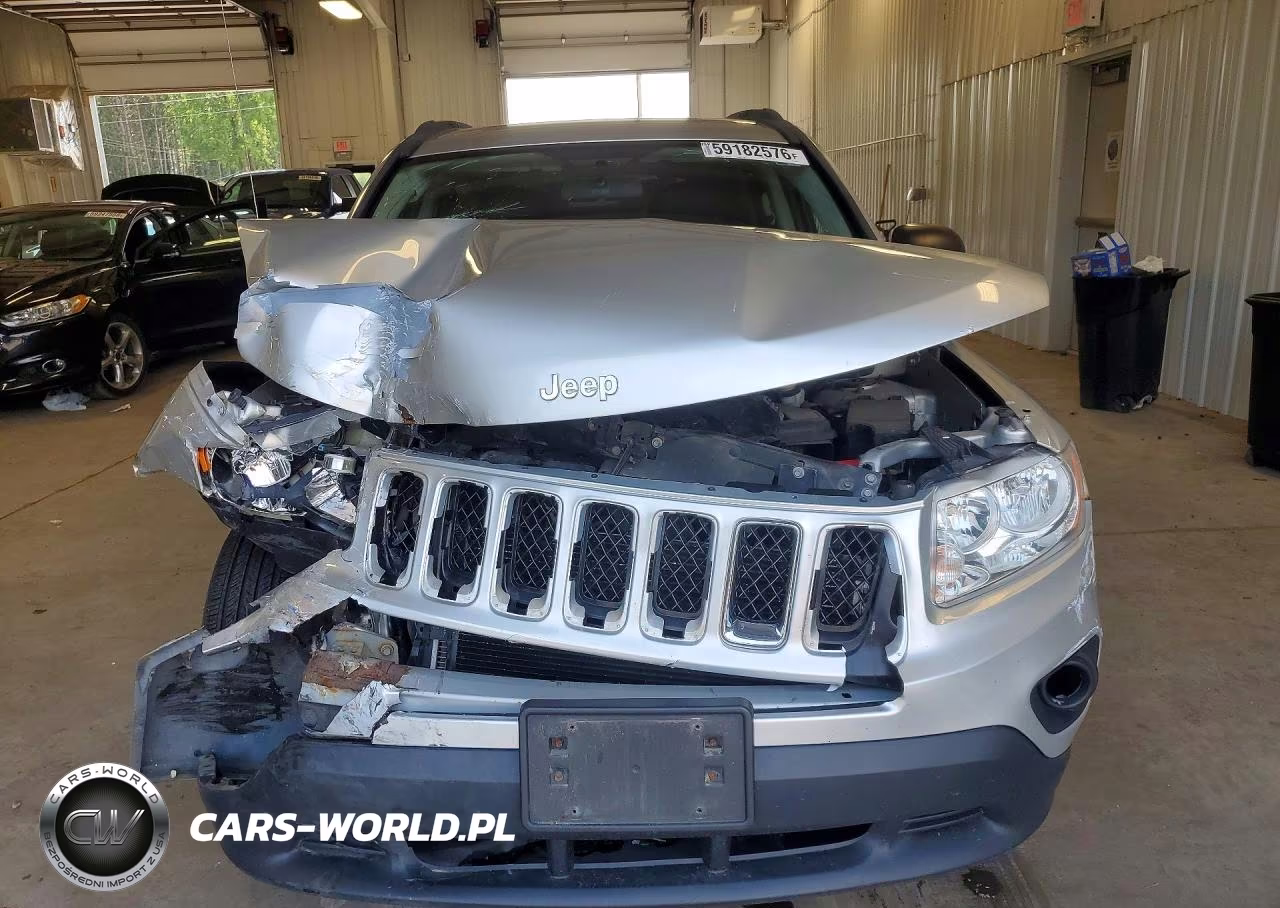 2012 Jeep Compass Latitude VIN:1C4NJDEB9CD692163 - 5