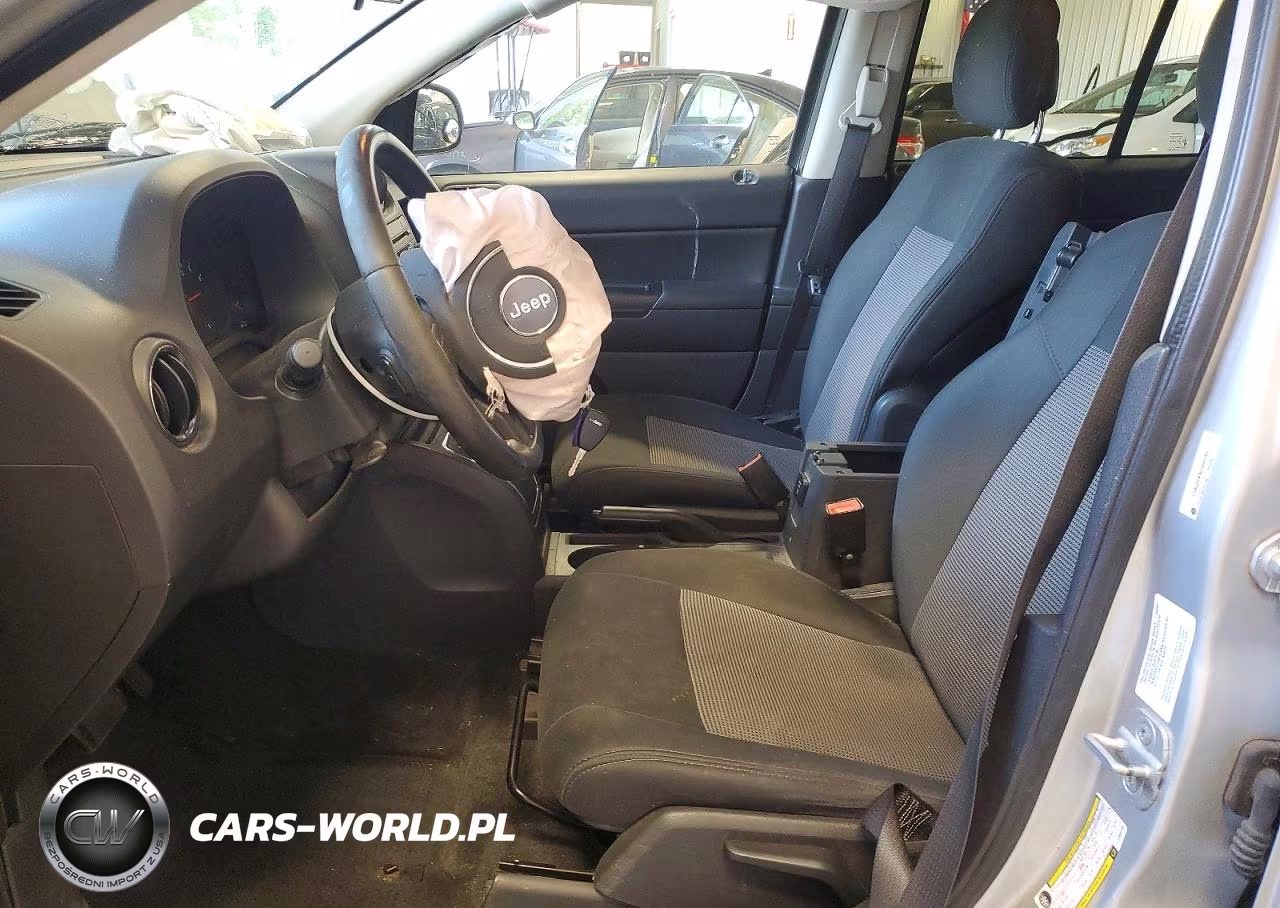 2012 Jeep Compass Latitude VIN:1C4NJDEB9CD692163 - 7