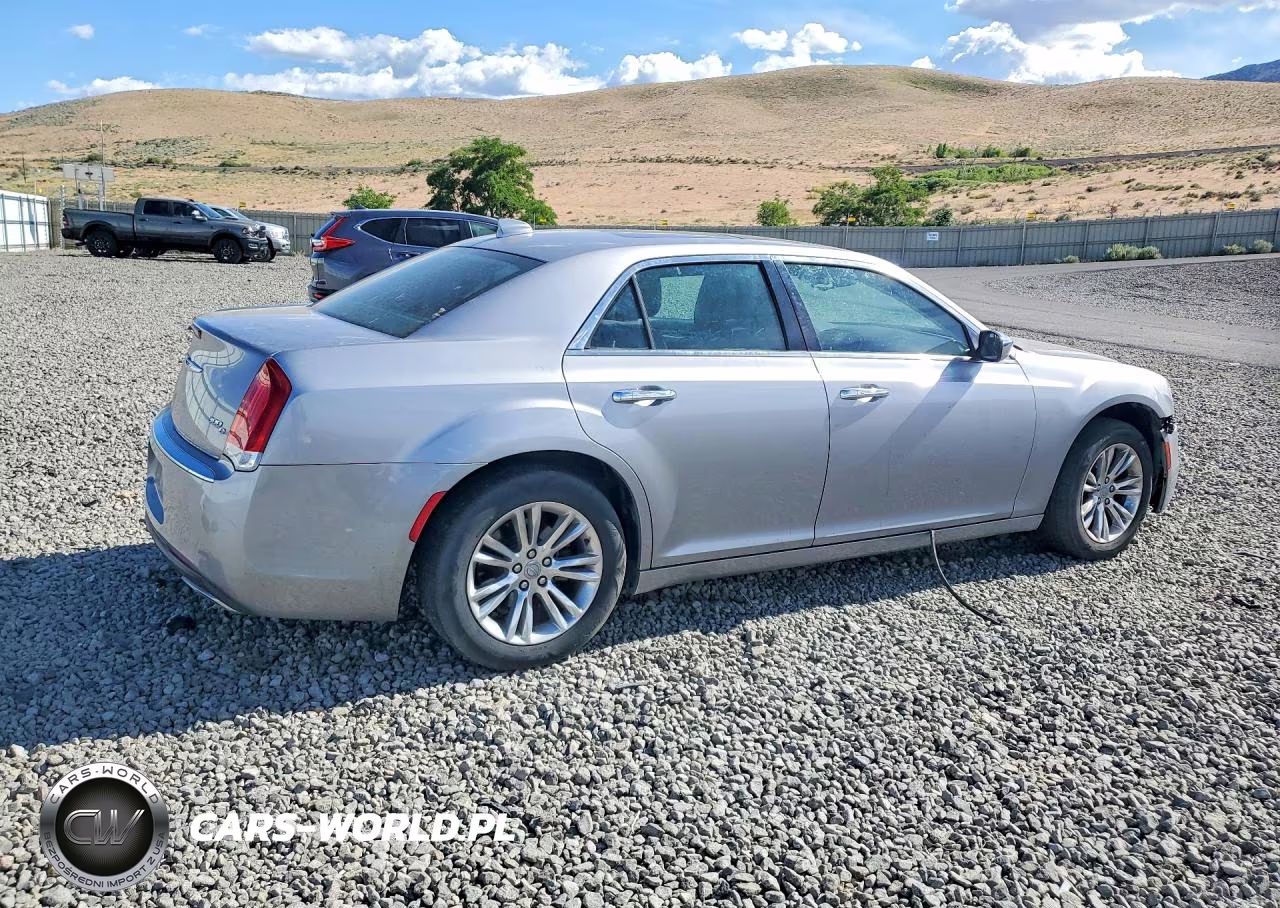 2016 Chrysler 300C VIN:2C3CCAEG0GH128183 - 3