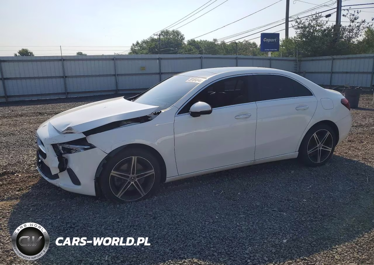 2021 Mercedes-Benz A 220 4Matic – zdjęcie 1 z 12