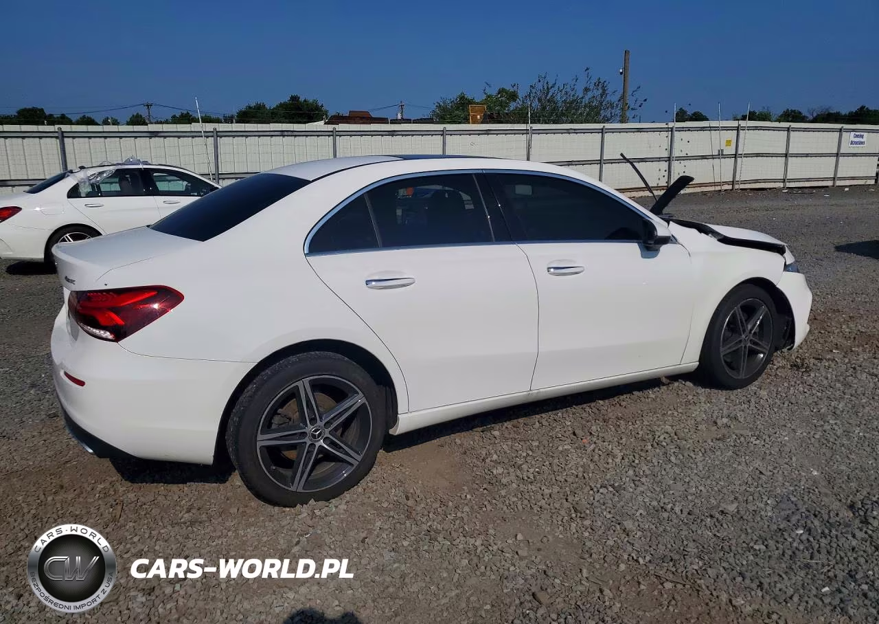 2021 Mercedes-Benz A 220 4Matic VIN:W1K3G4FBXMJ318948 - 3