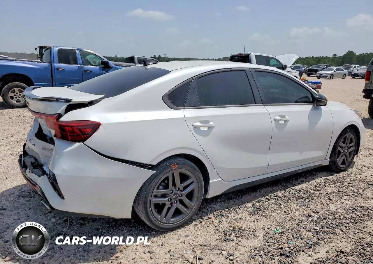 2021 Kia Forte Gt Line VIN:3KPF34AD9ME332333 - 3