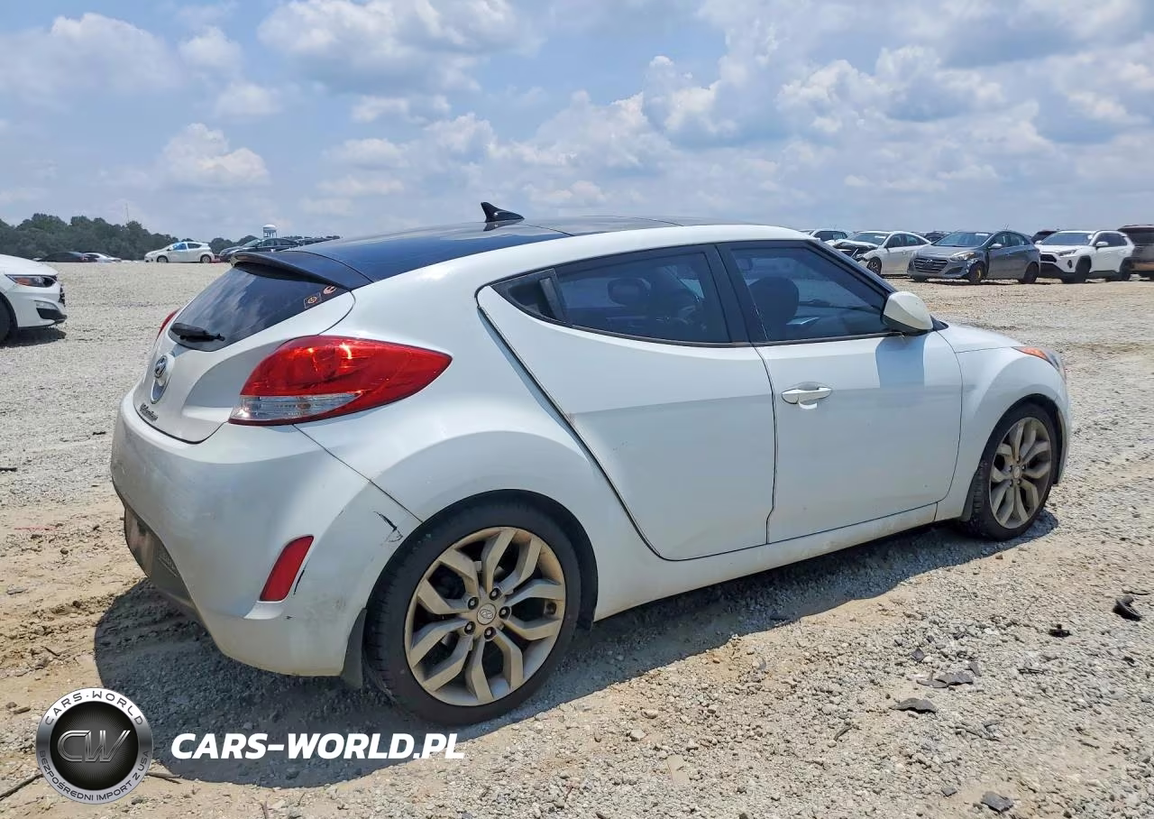 2015 Hyundai Veloster Base VIN:KMHTC6AD7FU225134 - 3