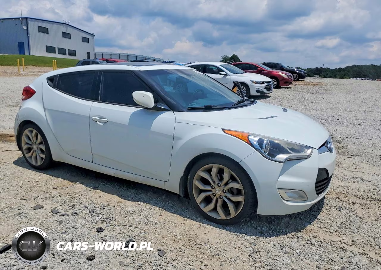 2015 Hyundai Veloster Base VIN:KMHTC6AD7FU225134 - 4