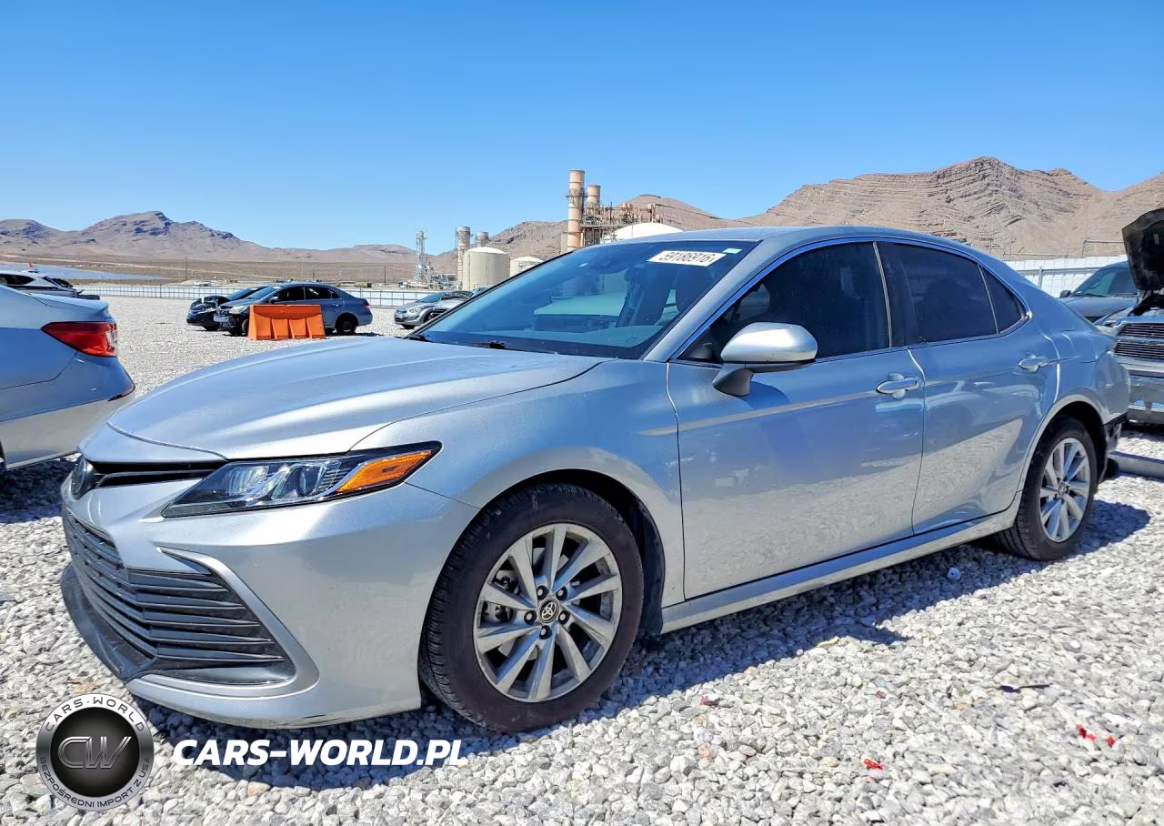 2023 Toyota Camry Le – zdjęcie 1 z 13