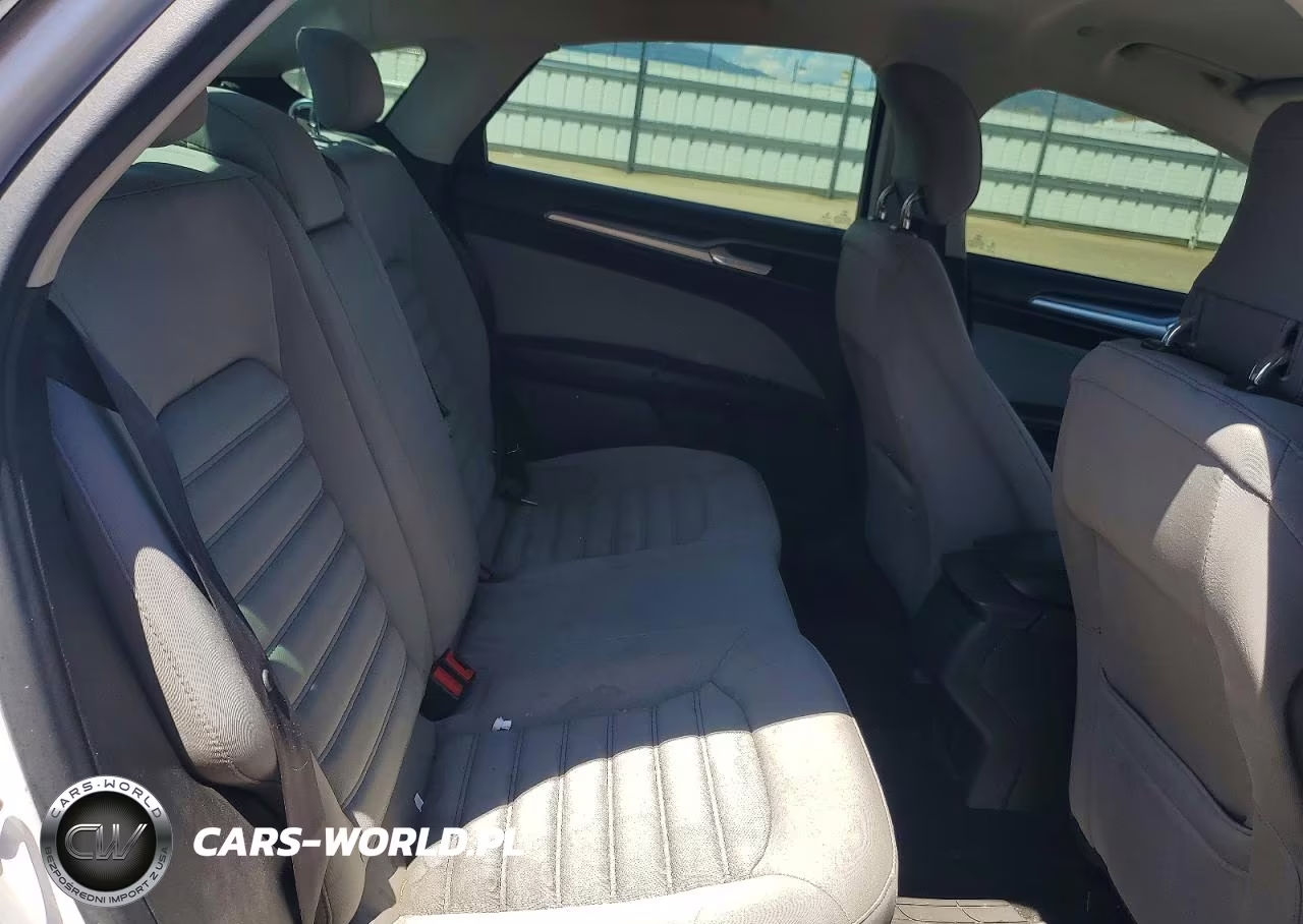 2015 Ford Fusion S Hybrid VIN:3FA6P0UU3FR132722 - 10