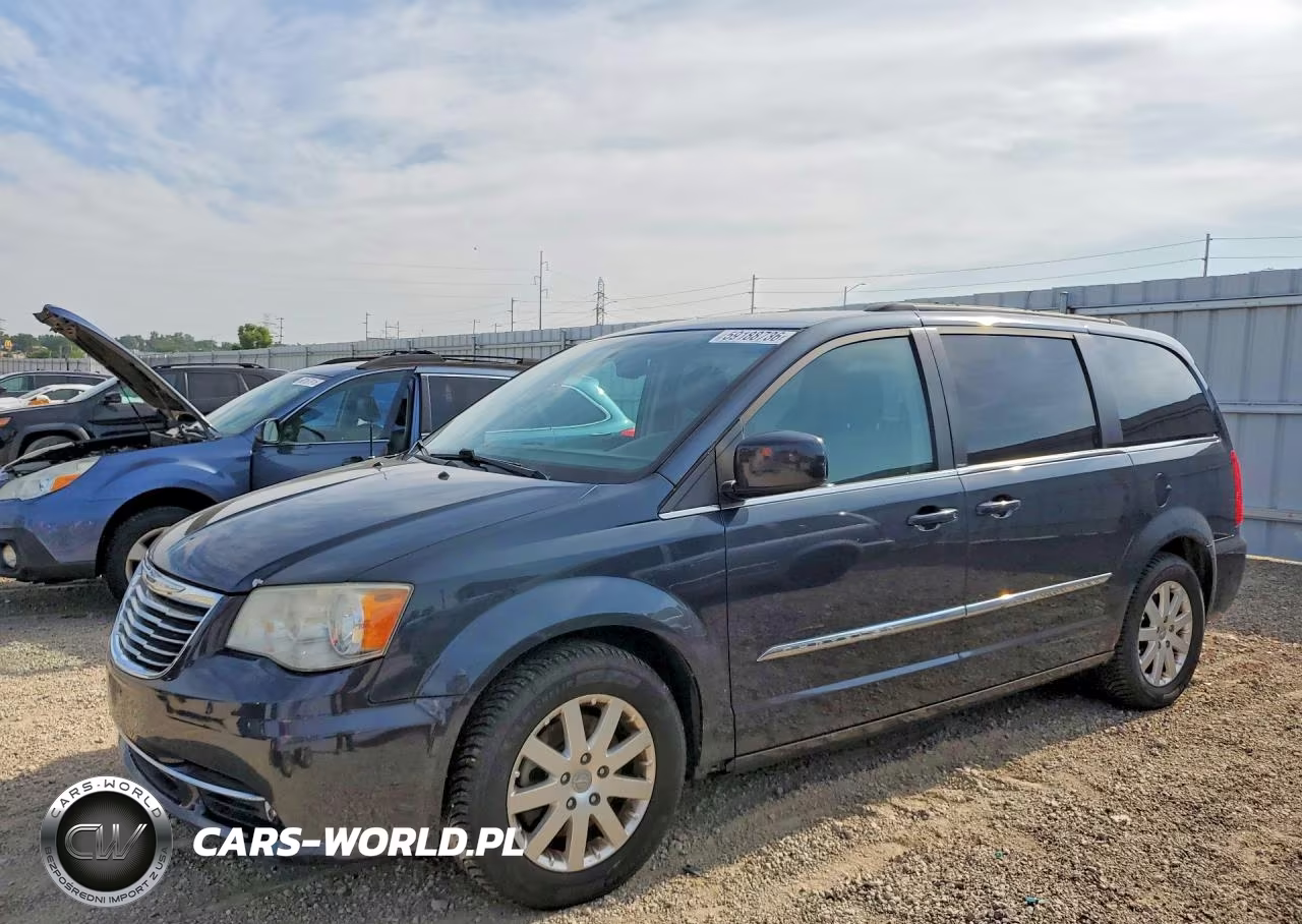 2013 Chrysler Town & Country Touring – zdjęcie 1 z 14