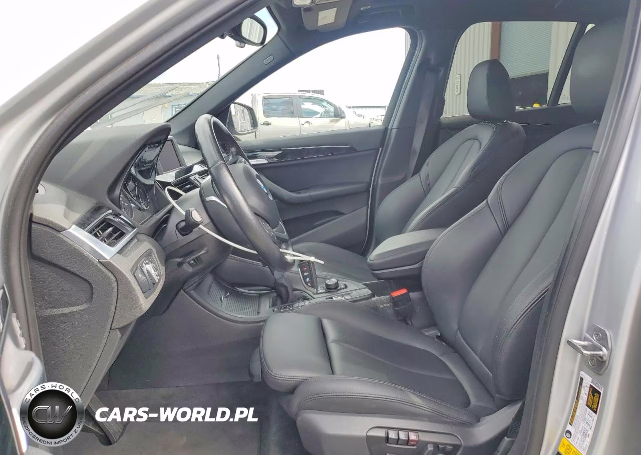 2018 BMW X1 xDrive28I VIN:WBXHT3C34J5K27636 - 7