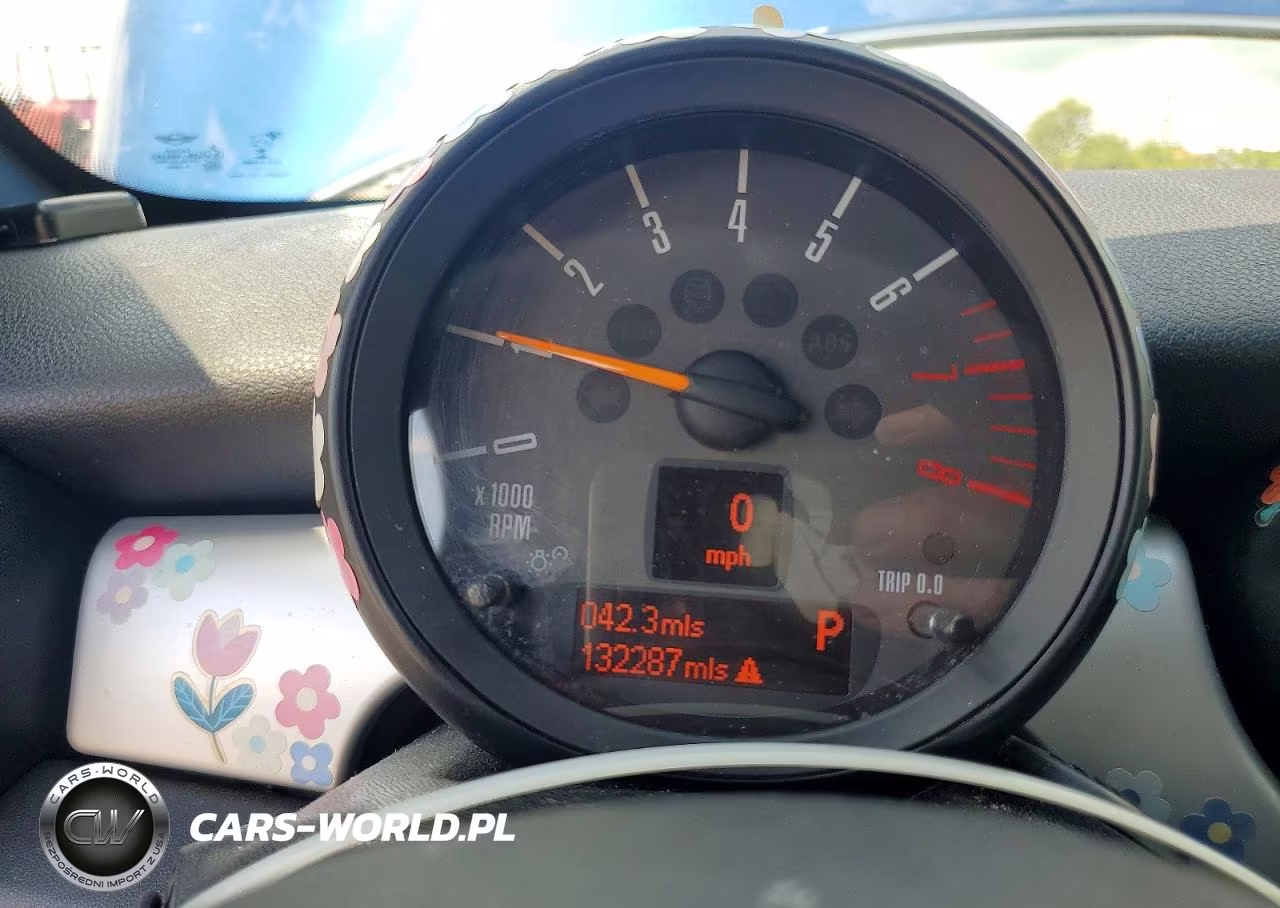 2015 Mini Cooper Coupe VIN:WMWSX1C5XFT508210 - 9