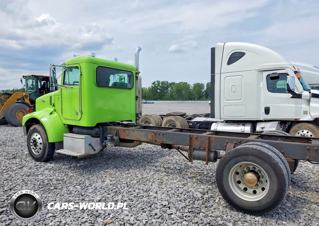 2003 Peterbilt 330 Truck Cab And Chassis VIN:2NPNHD7X73M811626 - 3