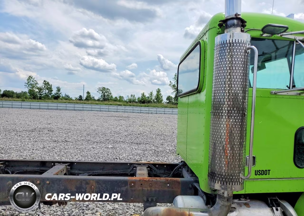 2003 Peterbilt 330 Truck Cab And Chassis VIN:2NPNHD7X73M811626 - 6