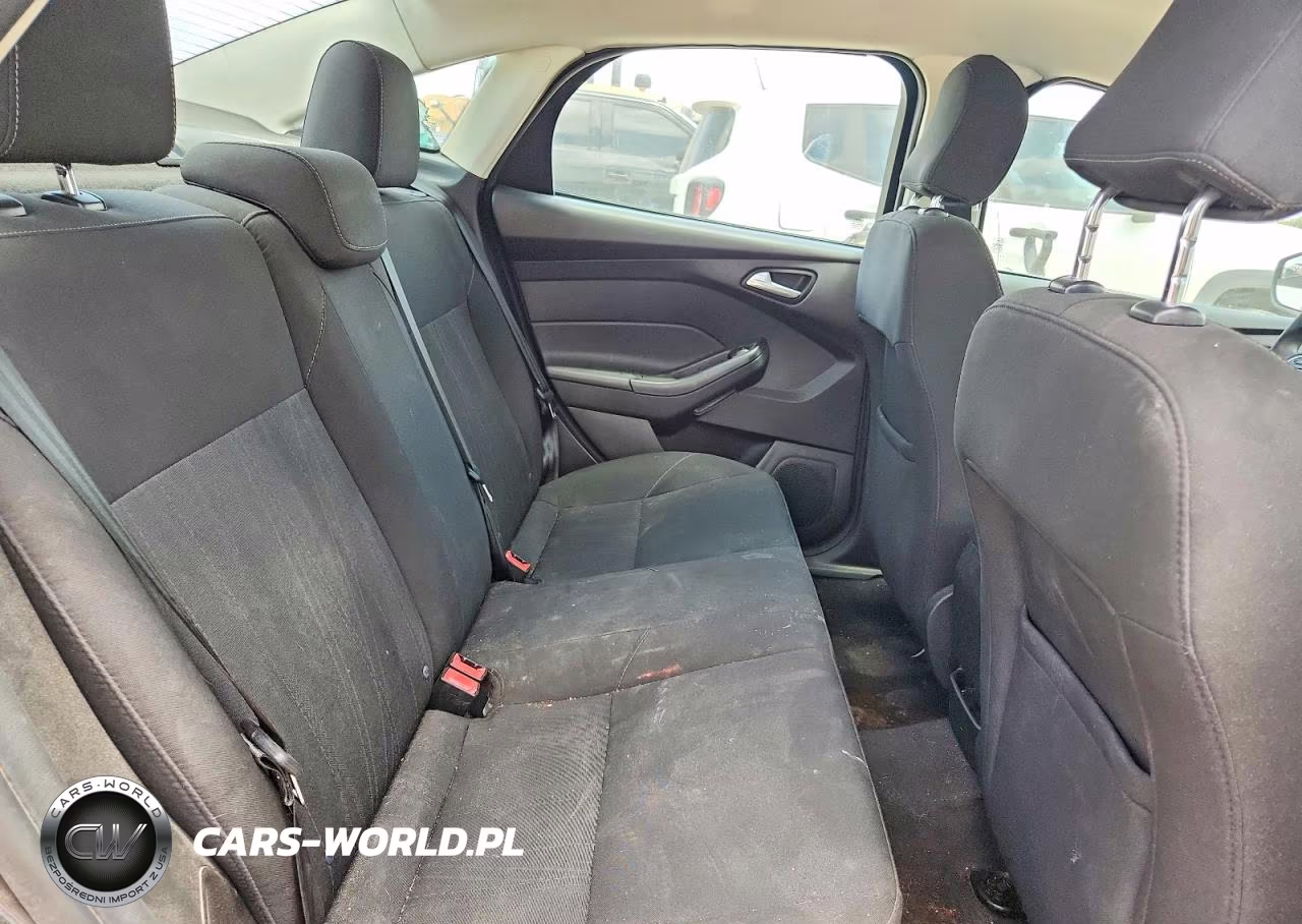 2016 Ford Focus Se VIN:1FADP3F2XGL256698 - 10
