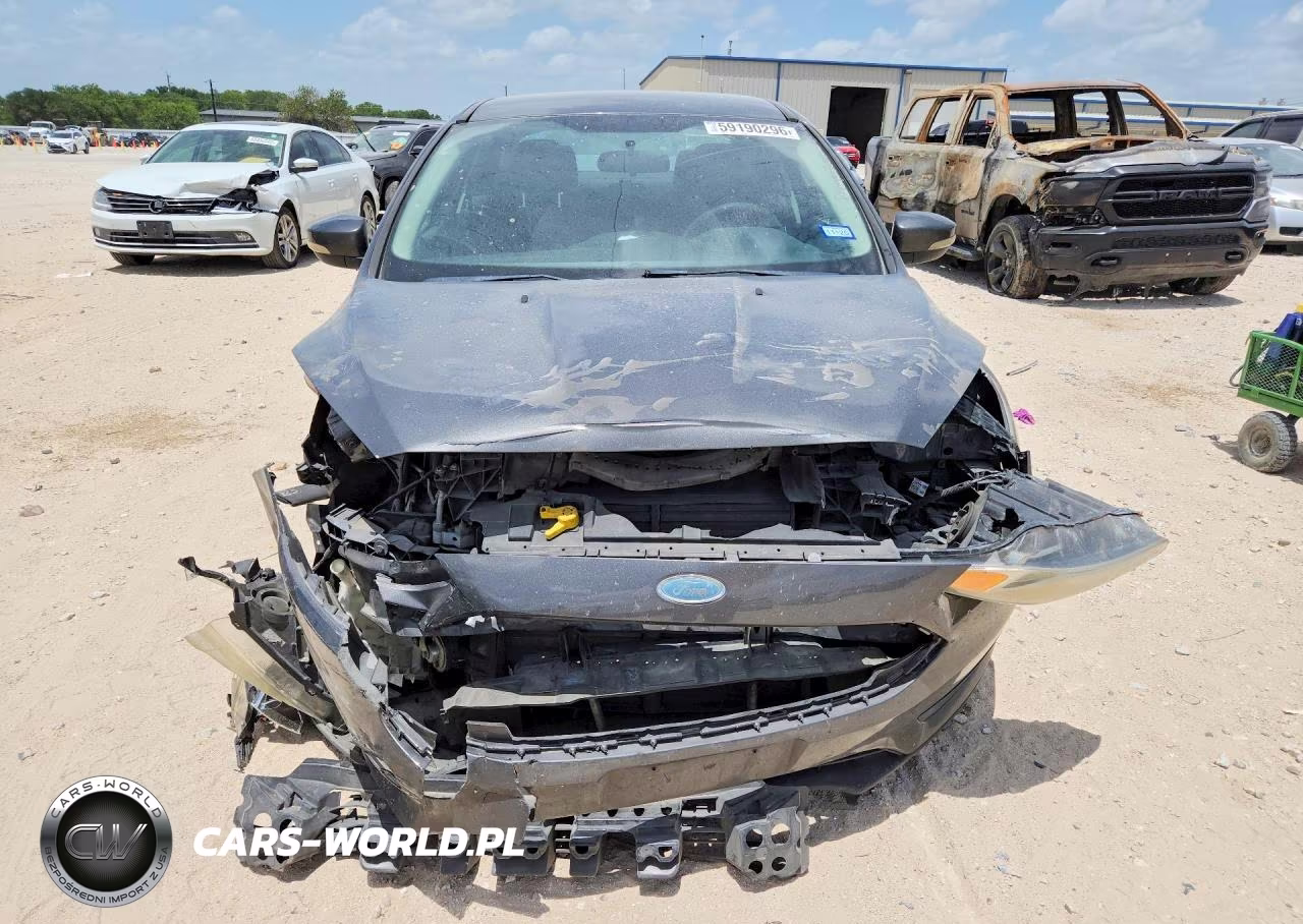2016 Ford Focus Se VIN:1FADP3F2XGL256698 - 5