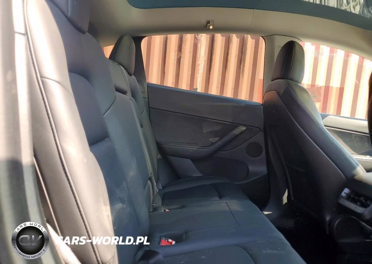 2021 Tesla Model Y VIN:5YJYGDEE0MF106823 - 10