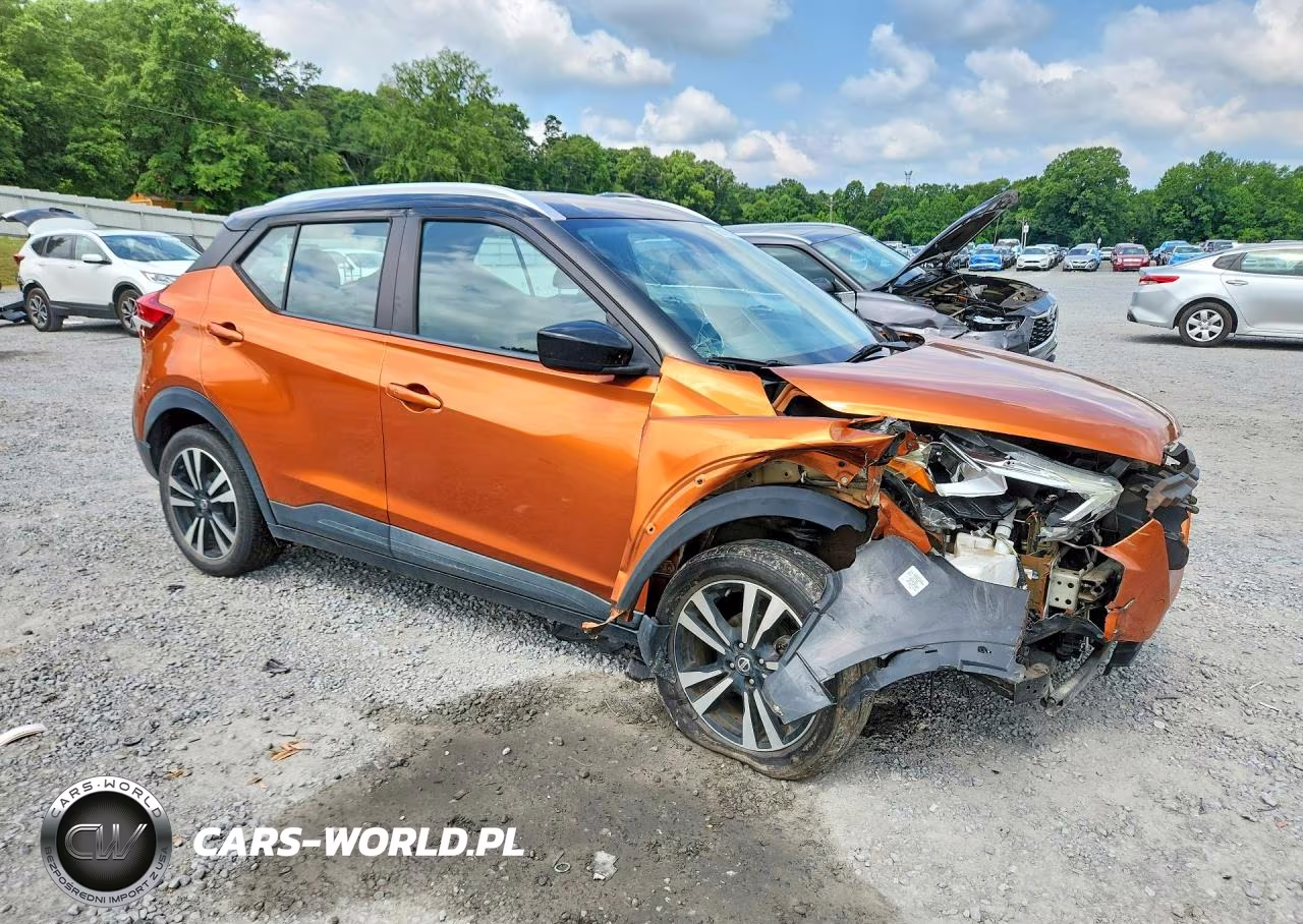 2018 Nissan Kicks VIN:3N1CP5CU1JL526925 - 4