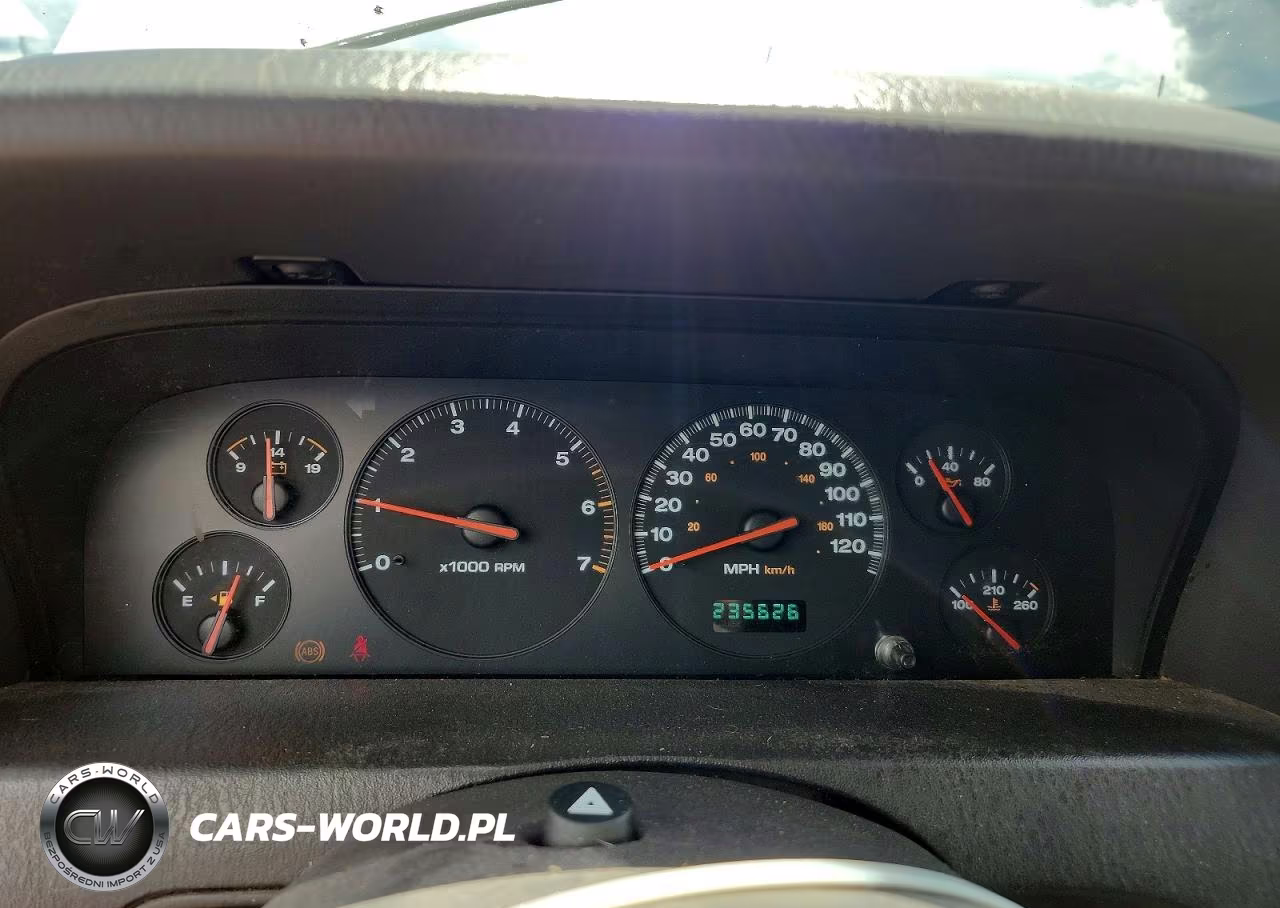 2000 Jeep Grand Cherokee Laredo VIN:1J4GW48S7YC111837 - 9
