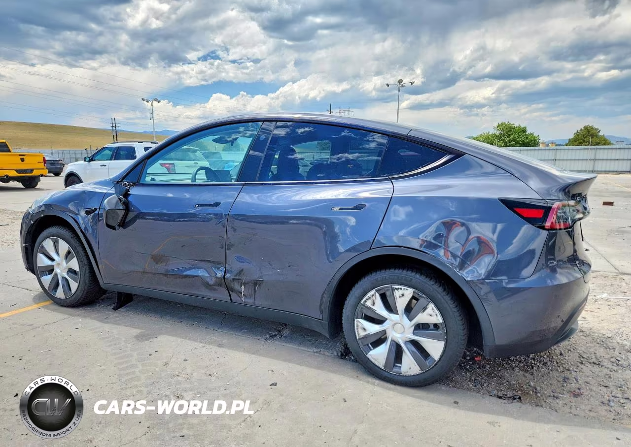 2023 Tesla Model Y VIN:7SAYGDEE8PF935484 - 2