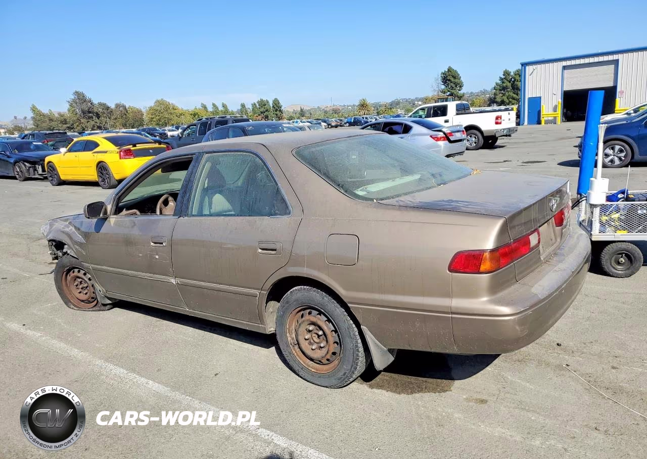 1999 Toyota Camry Le VIN:4T1BG22K7XU869630 - 2
