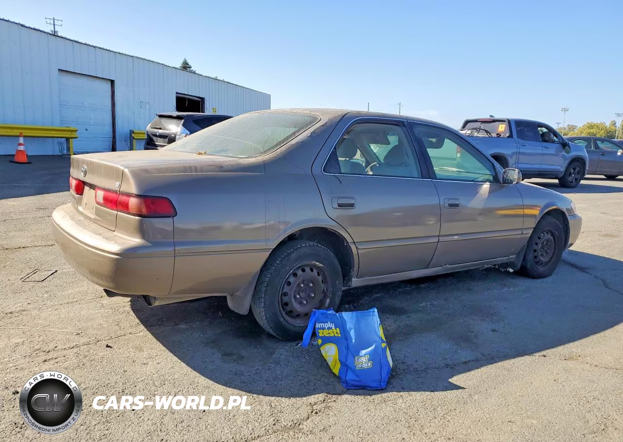 1999 Toyota Camry Le VIN:4T1BG22K7XU869630 - 3