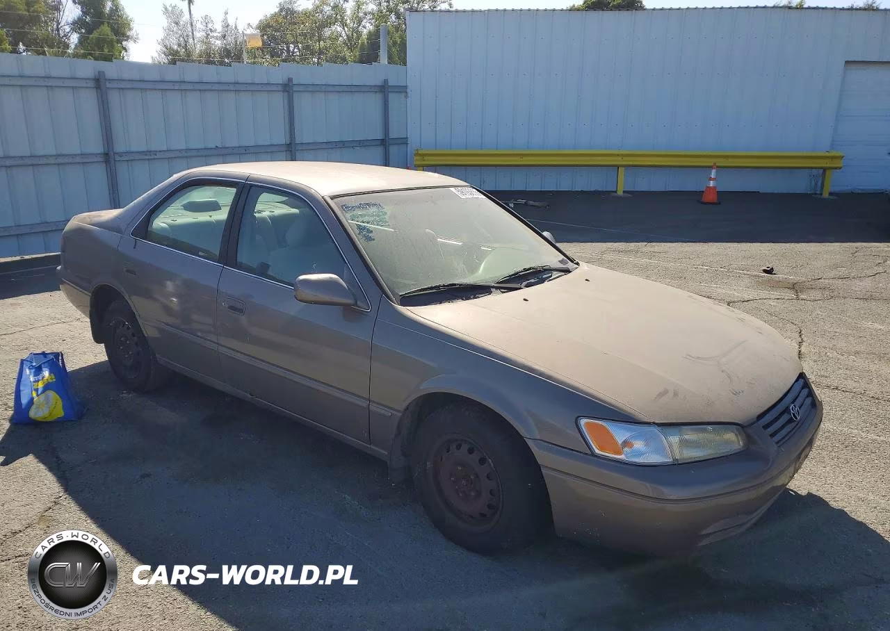 1999 Toyota Camry Le VIN:4T1BG22K7XU869630 - 4
