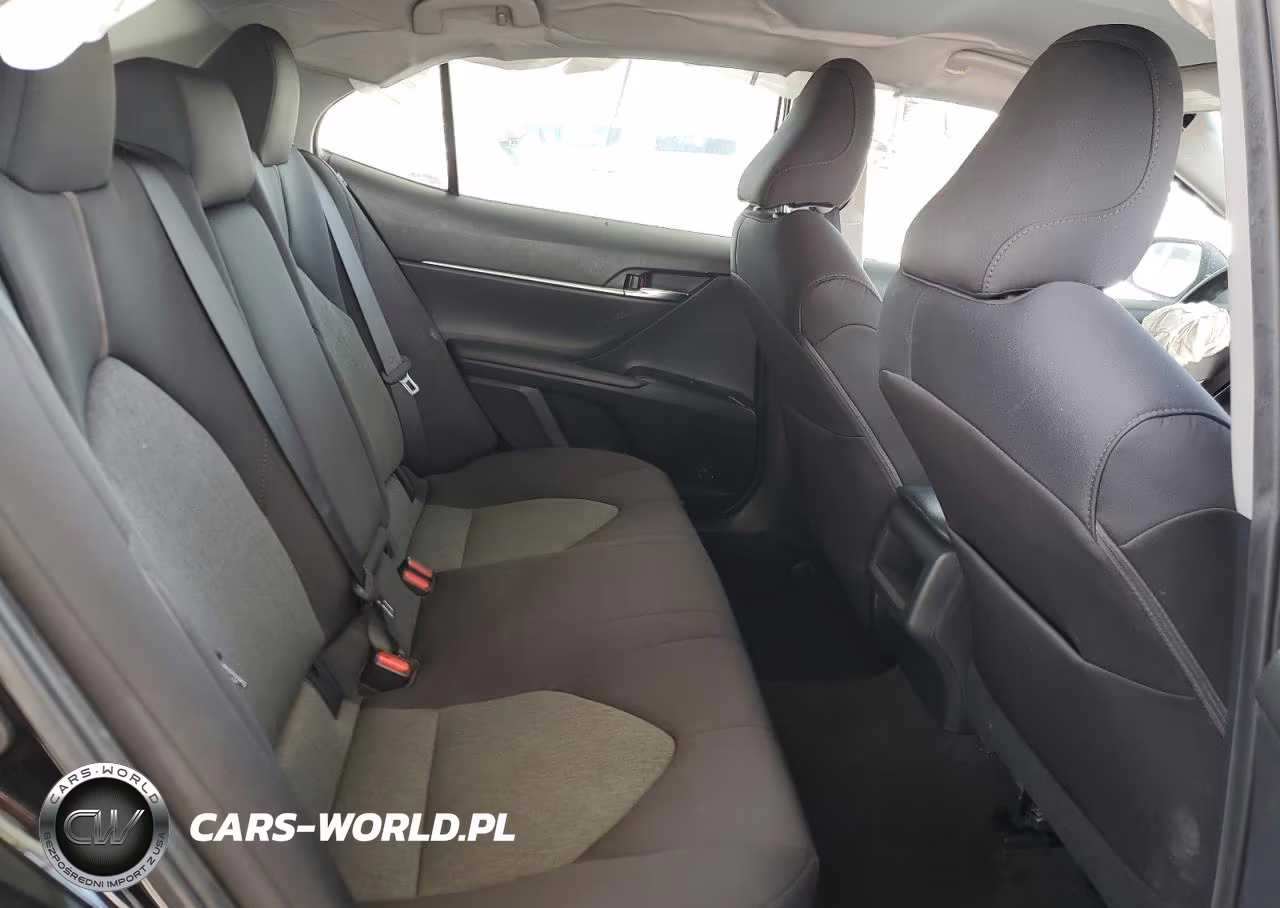 2019 Toyota Camry Le VIN:4T1B11HK4KU268378 - 10