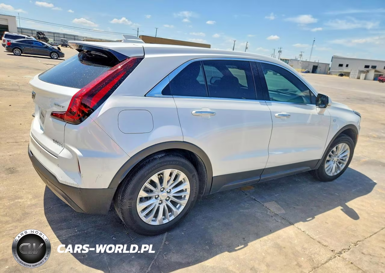 2024 Cadillac Xt4 Luxury VIN:1GYAZAR41RF129701 - 3