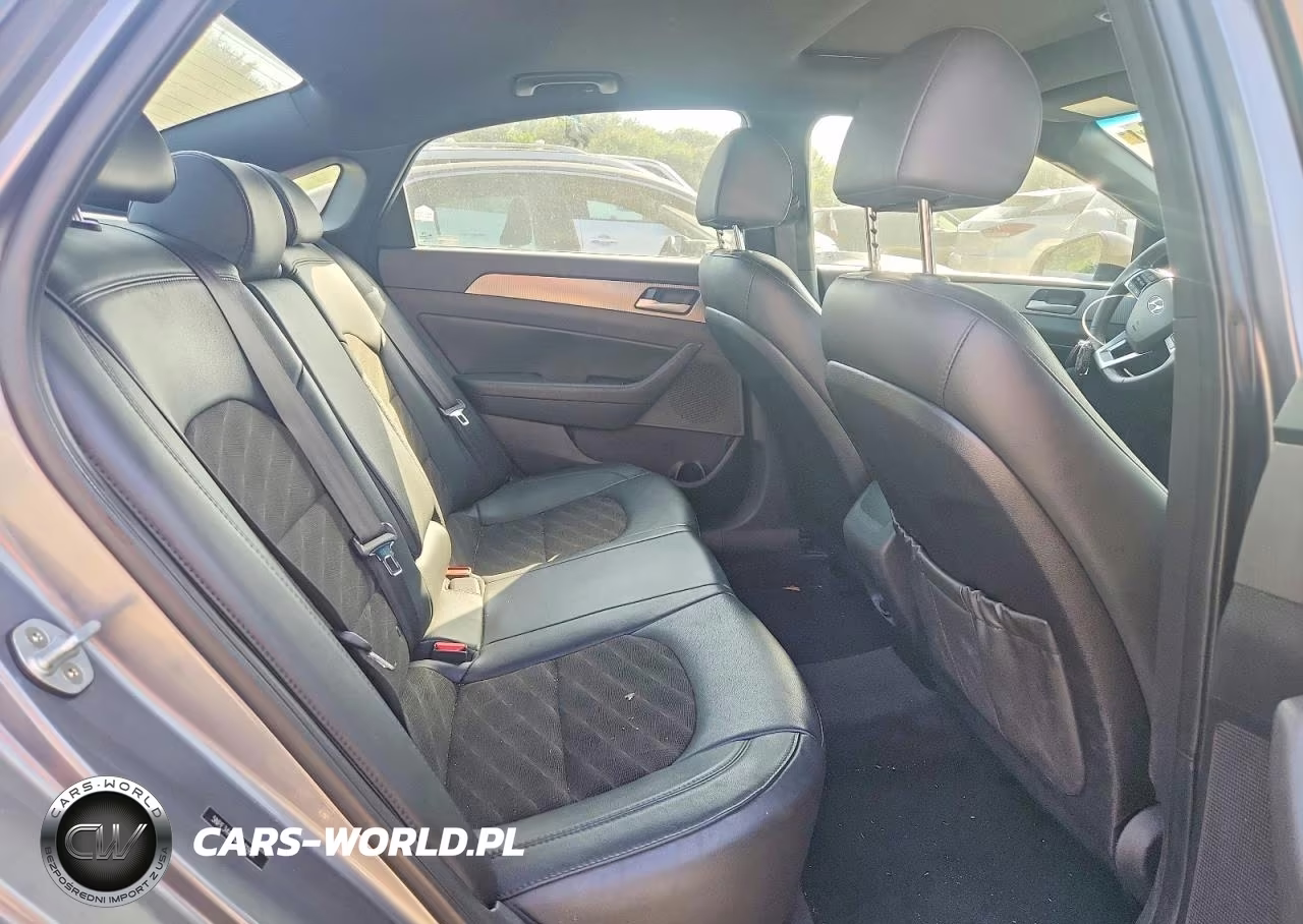 2018 Hyundai Sonata Sport VIN:5NPE34AF1JH631951 - 10