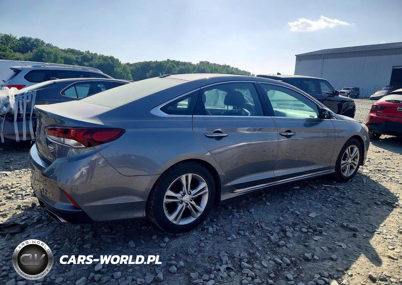 2018 Hyundai Sonata Sport VIN:5NPE34AF1JH631951 - 3