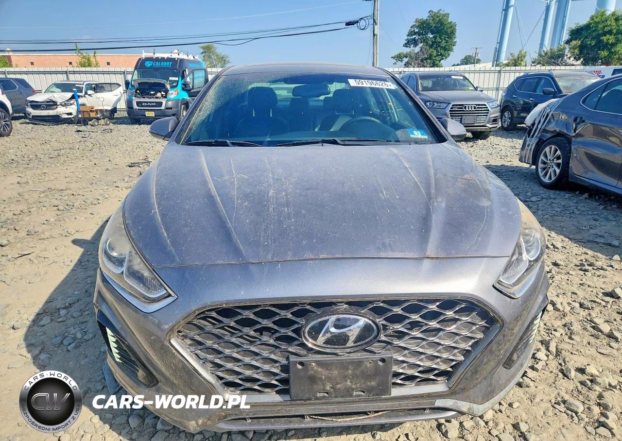 2018 Hyundai Sonata Sport VIN:5NPE34AF1JH631951 - 5