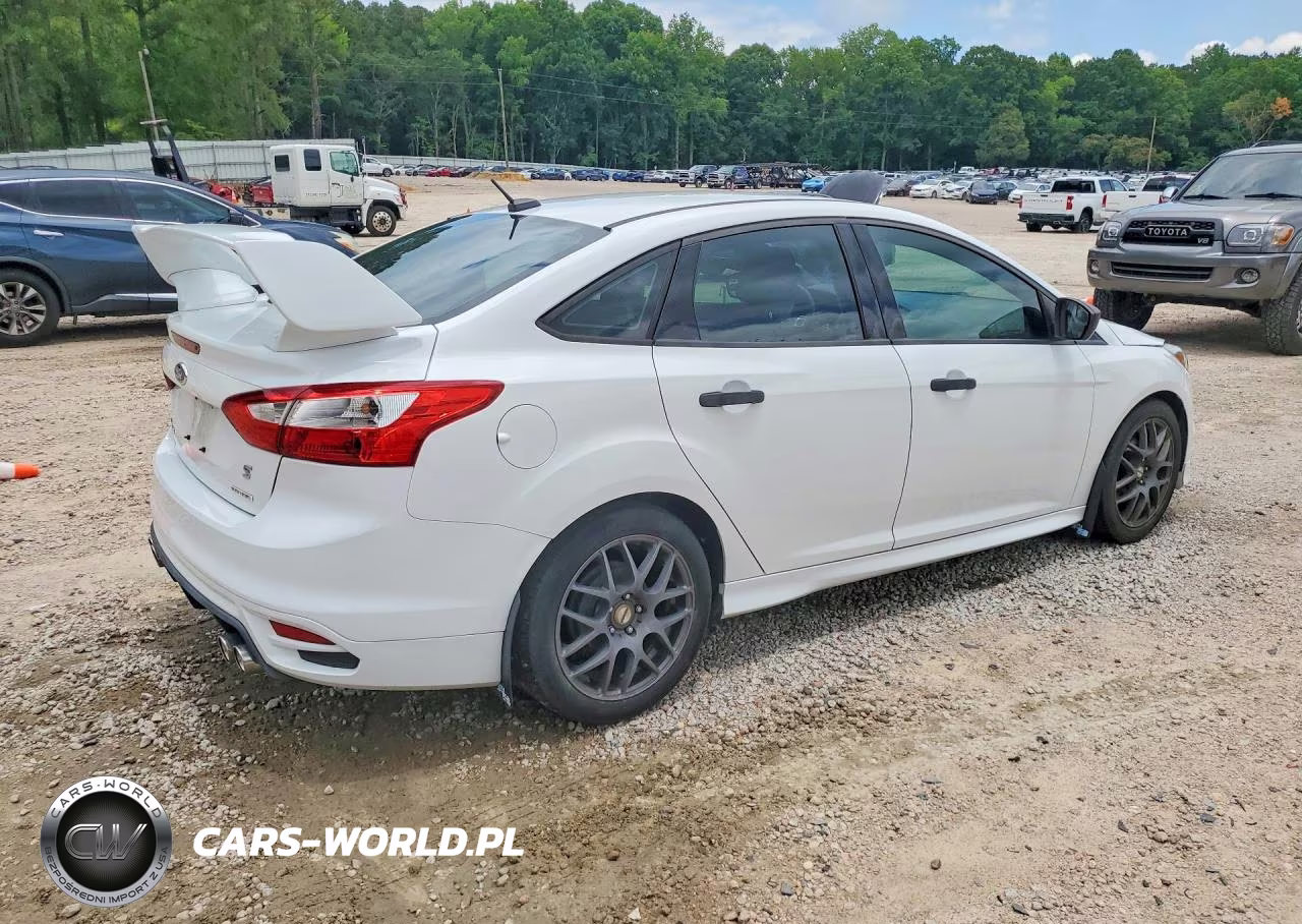 2013 Ford Focus S VIN:1FADP3E23DL379594 - 3