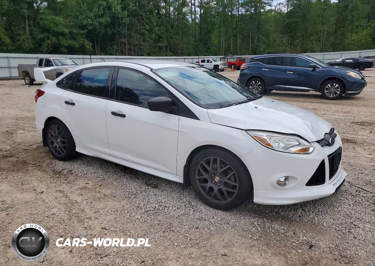 2013 Ford Focus S VIN:1FADP3E23DL379594 - 4