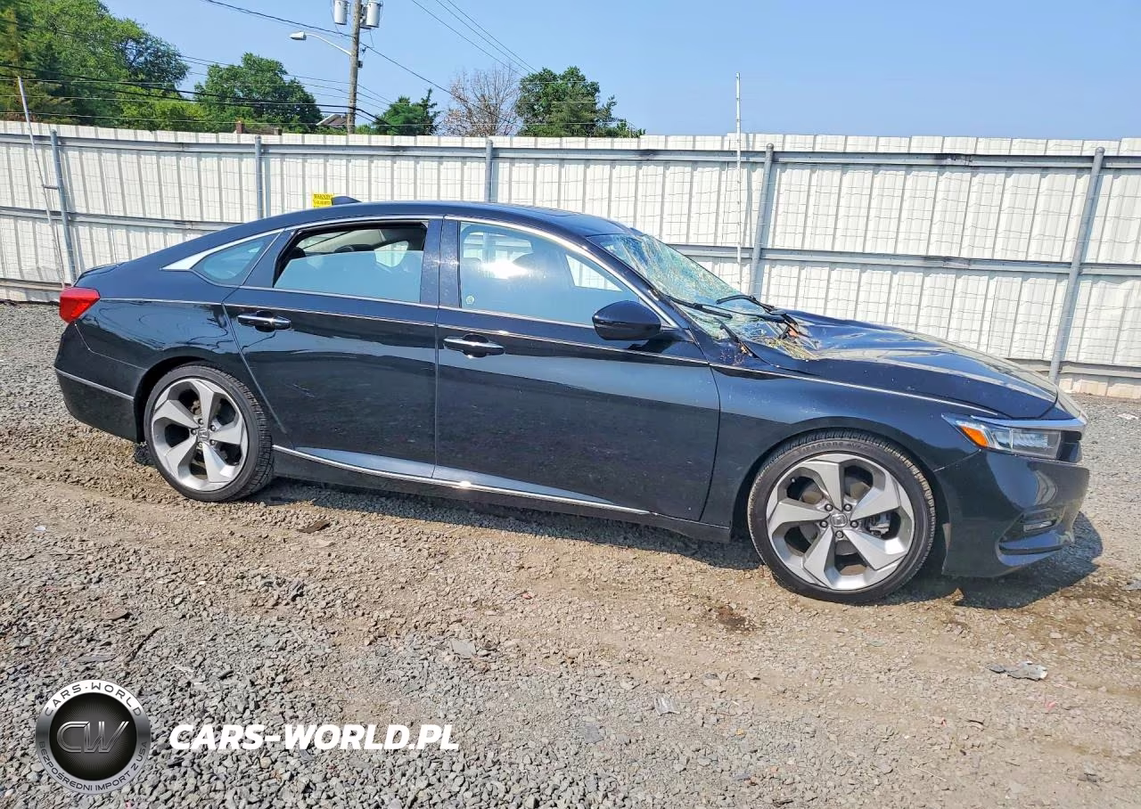 2018 Honda Accord Touring VIN:1HGCV2F9XJA040308 - 4