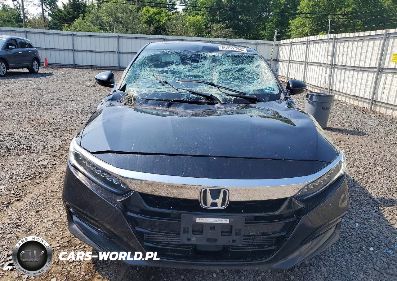 2018 Honda Accord Touring VIN:1HGCV2F9XJA040308 - 5