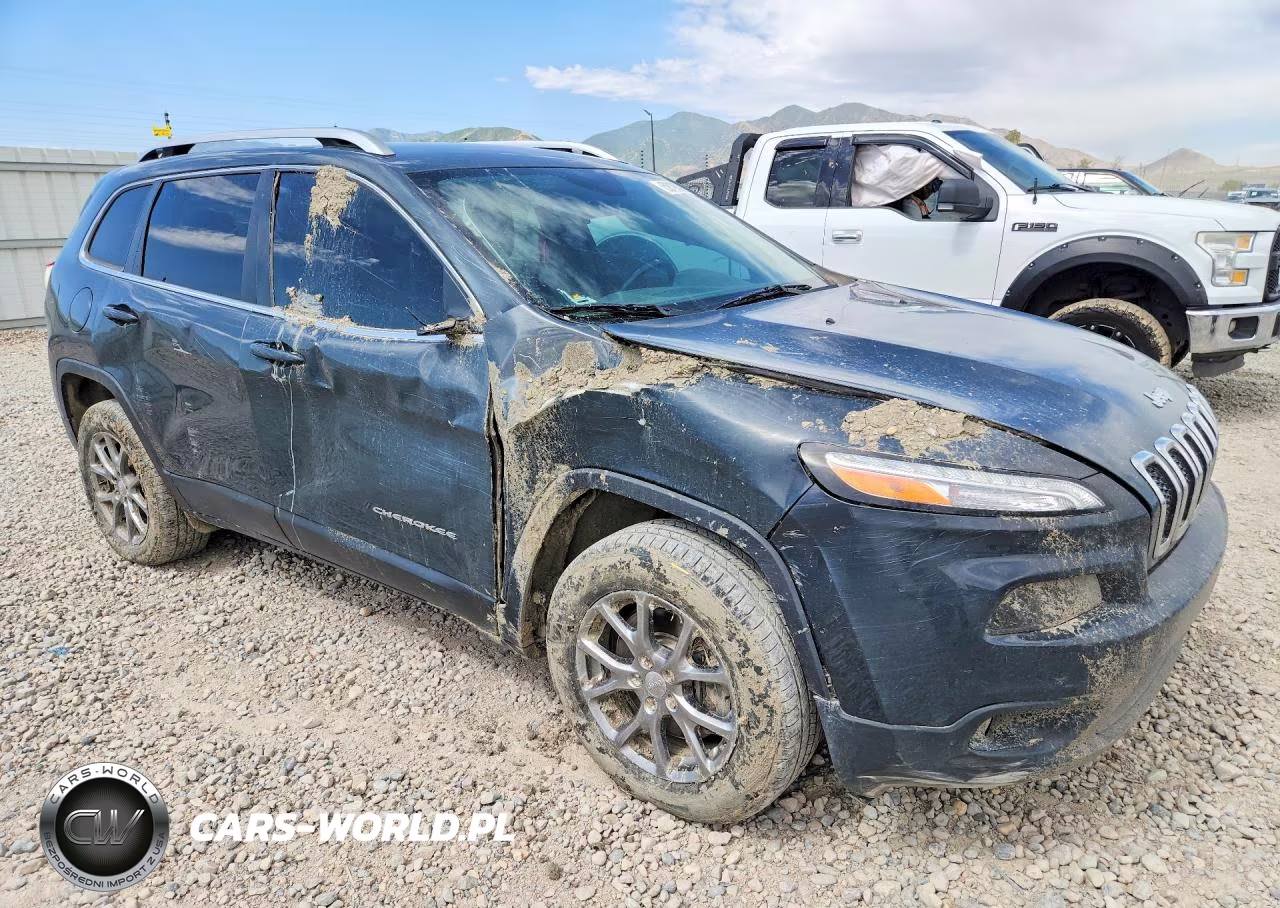 2018 Jeep Cherokee Latitude Plus VIN:1C4PJMLX5JD607498 - 4