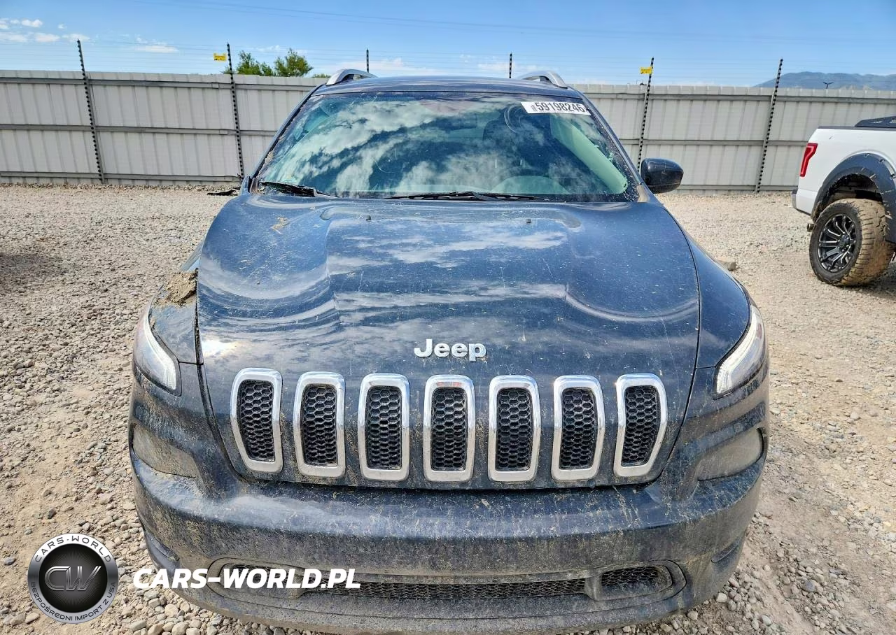 2018 Jeep Cherokee Latitude Plus VIN:1C4PJMLX5JD607498 - 5