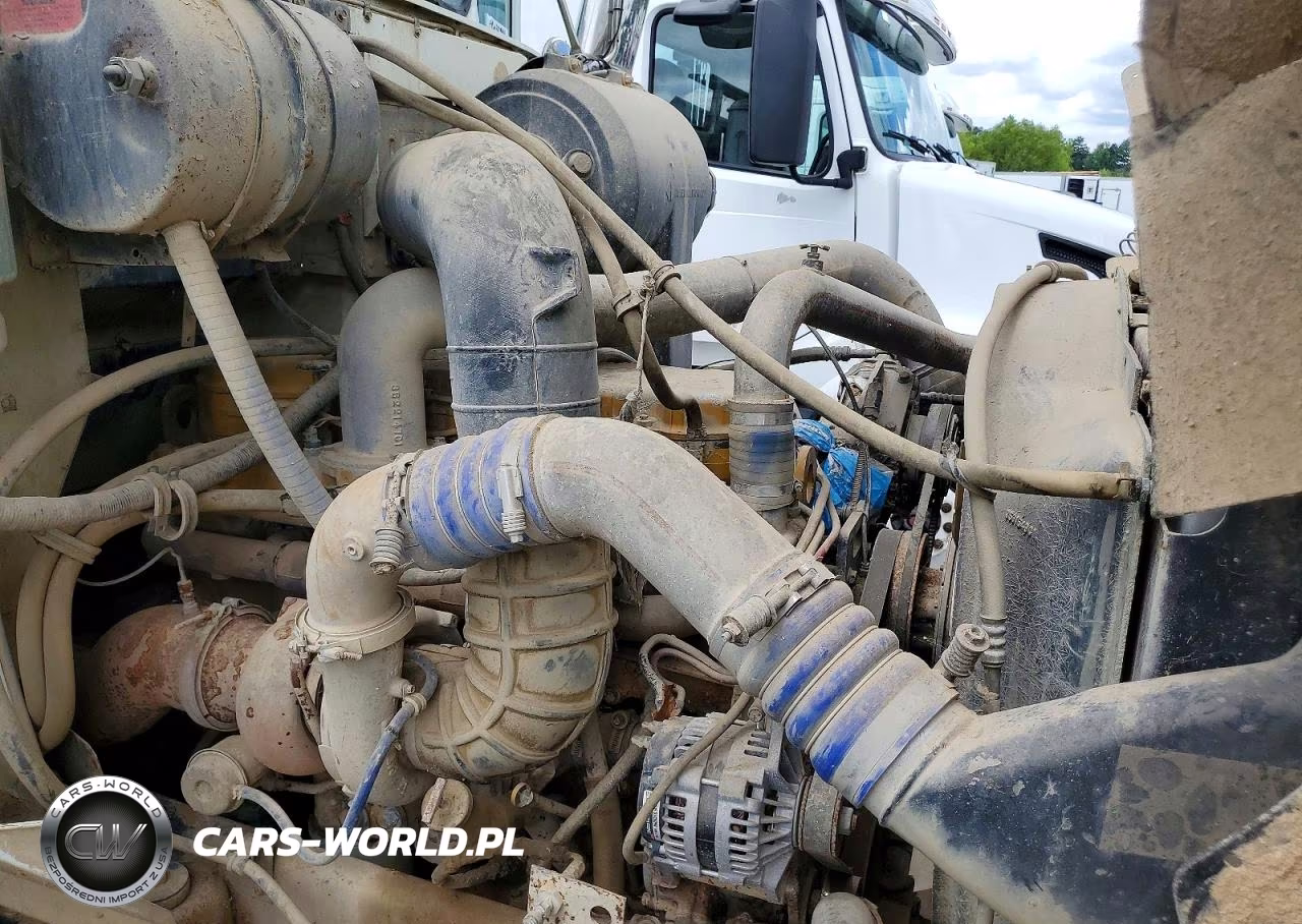 1999 International 9200 Semi Truck VIN:2HSFMAXR8XC033640 - 10