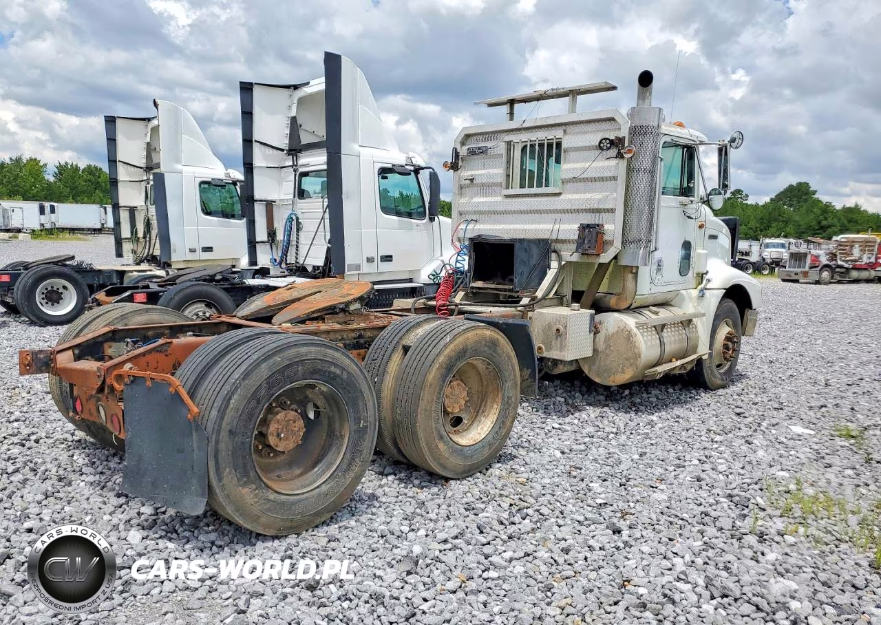 1999 International 9200 Semi Truck VIN:2HSFMAXR8XC033640 - 3