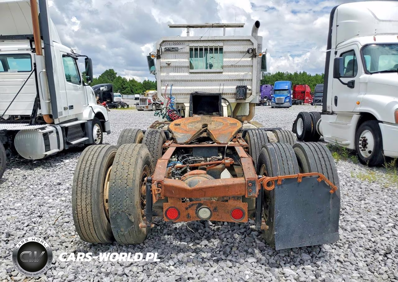 1999 International 9200 Semi Truck VIN:2HSFMAXR8XC033640 - 6