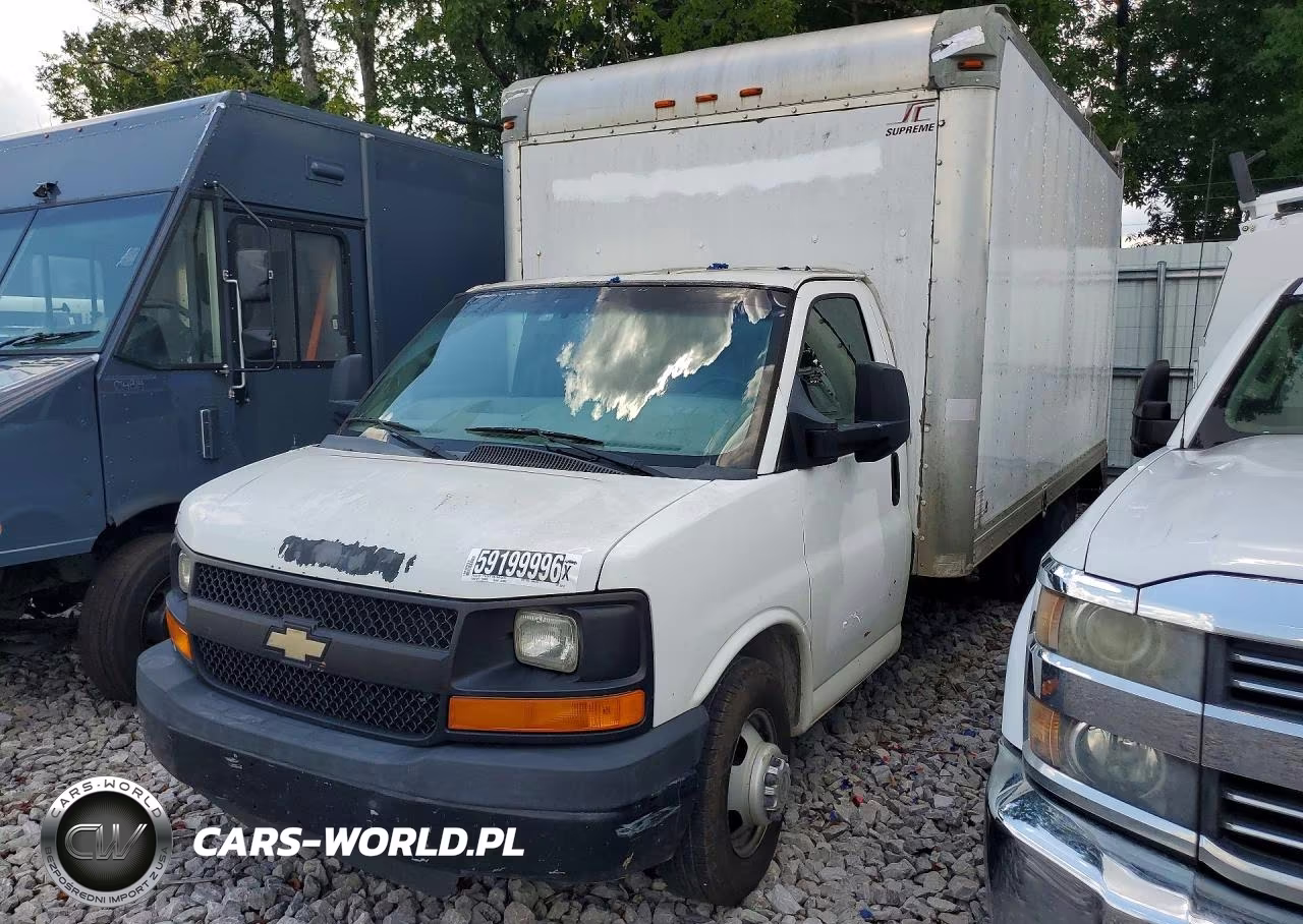 2015 Chevrolet Express G3500 Box Truck