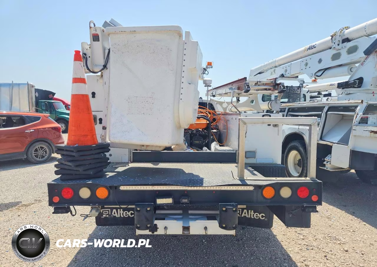 2014 Ford F450 Super Duty Bucket Truck VIN:1FDUF4GT5EEA94566 - 6