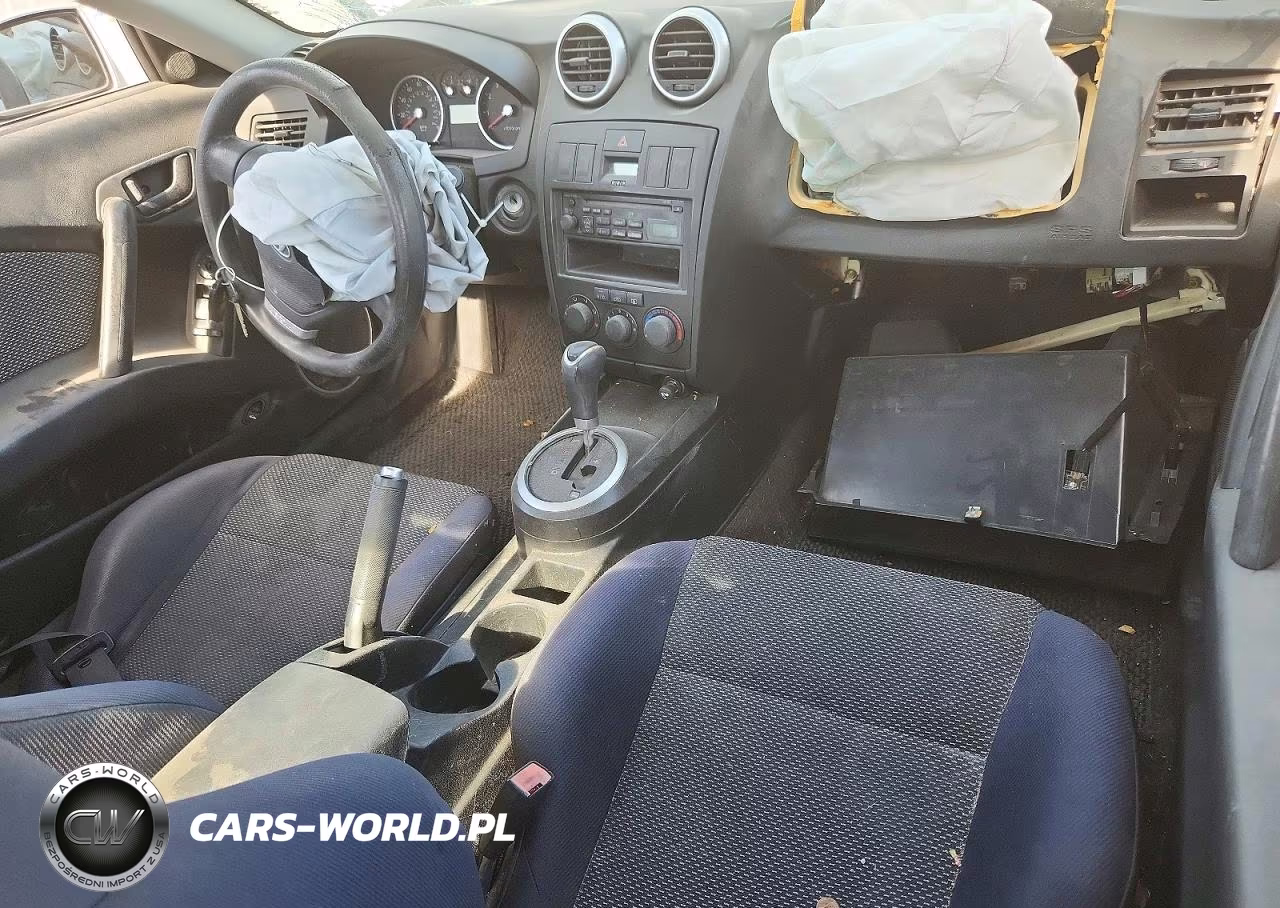 2005 Hyundai Tiburon VIN:KMHHM65D35U169091 - 8