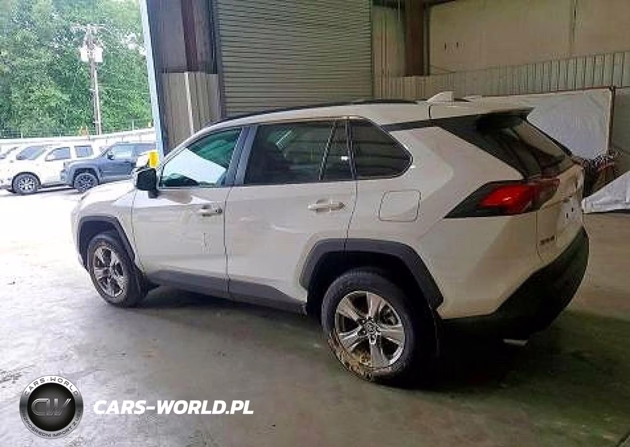 2024 TOYOTA RAV4 XLE VIN:2T3W1RFV3RC282532 - 3